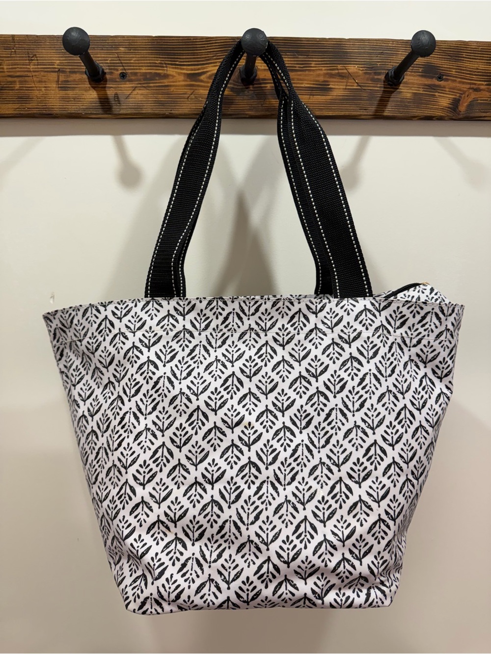 SCOUT BAGS Daytripper Tote Shoulder Bag - Picture 3 of 6
